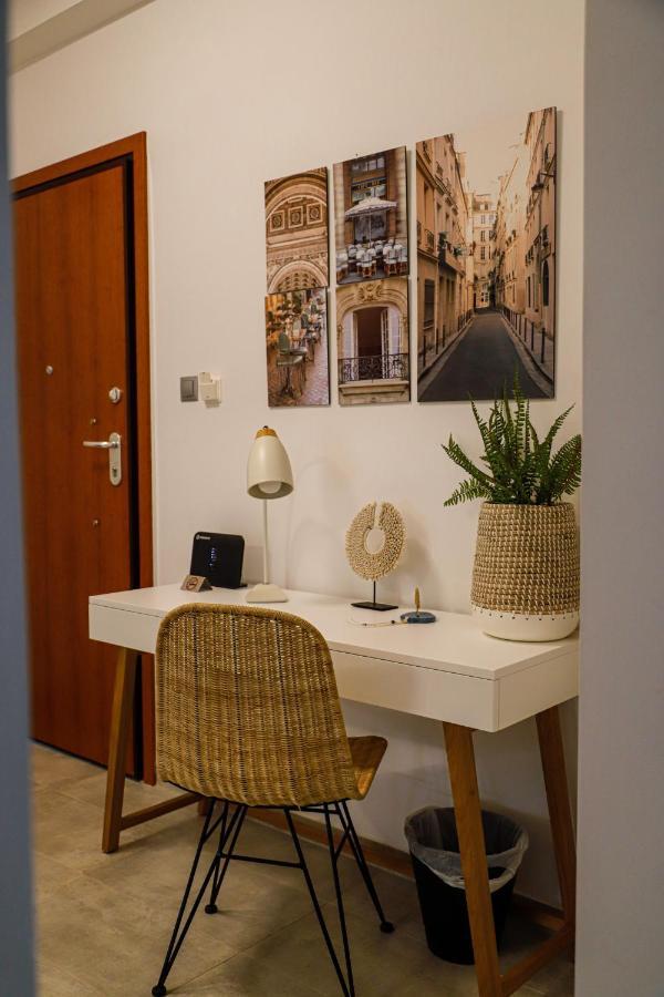 Newly Renovated Apartment 7 Min Walk From Acropolis Афіни Екстер'єр фото